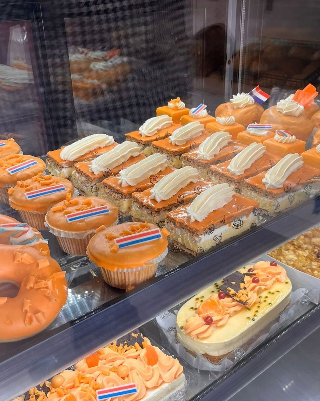 Het kleurt gezellig oranje vandaag in de winkel